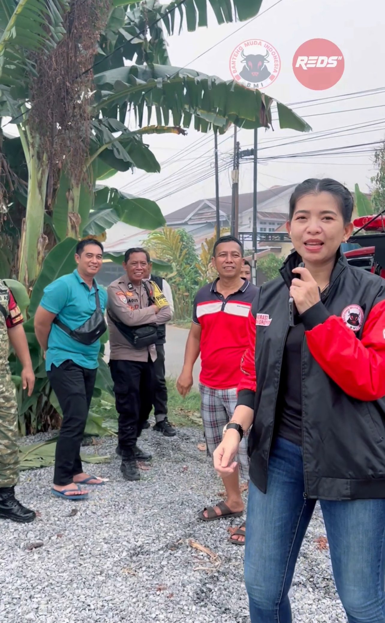 Merapat ke Tanjung Sari, BMI Kalbar Salurkan 9.000 Liter Air Bersih untuk Warga